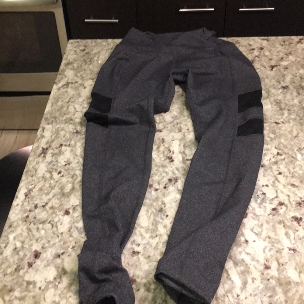 Beyond Yoga XS yoga pants. Gray and black